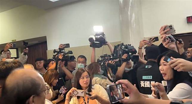 黃國昌、郭國文在現場火藥味十足。（圖／翻攝畫面）