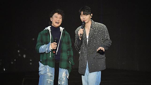 陳奕迅（左）意外現身李榮浩演唱會。（圖／一樣音樂工作室提供）