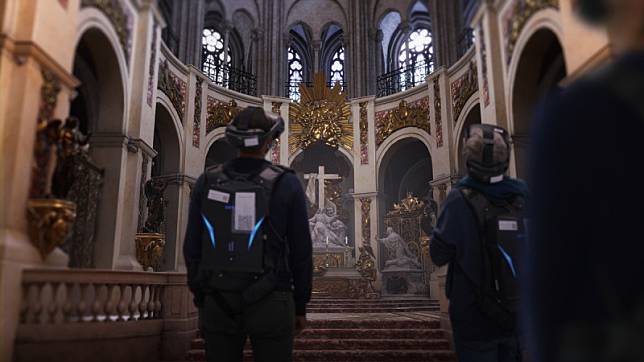 法國展出《永恆聖母院》VR體驗中，擬真高解析度的模擬情境，帶領觀眾沉浸巴黎聖母院壯麗場景。 圖：HTC、VIVE Arts、 Orange、Excurio/提供