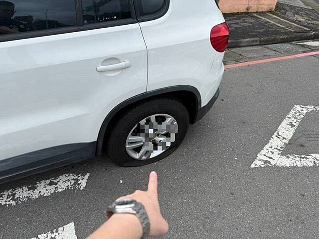 國道二隊證實國道1湖口到竹北段，3天來至少18車輪胎被飛鏢釘刺破。（圖：警方提供）