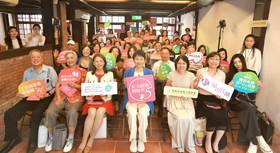「女力綻放 與您共5」活動現場有導覧、分享會，各會場擠滿參與的民眾。圖：臺灣女性生涯發展協會提供