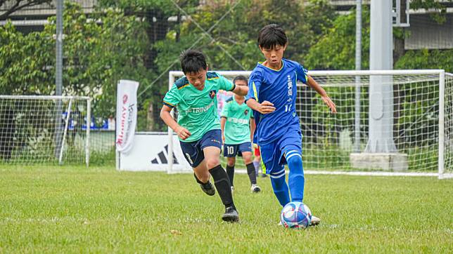 三興國小(藍)以五人制為主，今年首度參與八人制的YAMAHA CUP。（圖：台灣山葉提供）