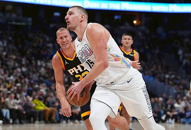 有神快拜！Jokic「30、20、20」超級大三元歷史第一人 金塊OT轟贏太陽
