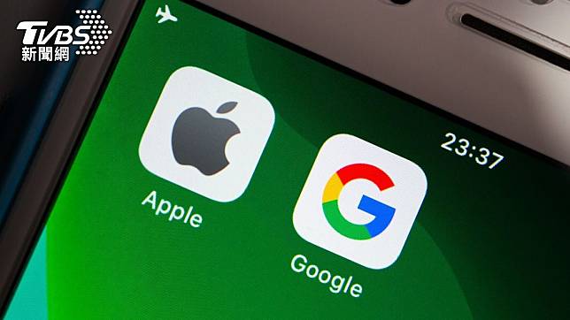 彭博社報導，Apple正在與Google積極談判，讓蘋果將Google的AI引擎Gemini整合至iPhone內。（示意圖／Shutterstock達志影像）