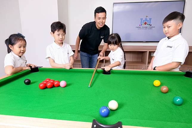 大師桌球王國專為4至10歲兒童提供特別設計的桌球課程，並融合STEM教學、禮儀及桌球技巧培訓作全方位發展。