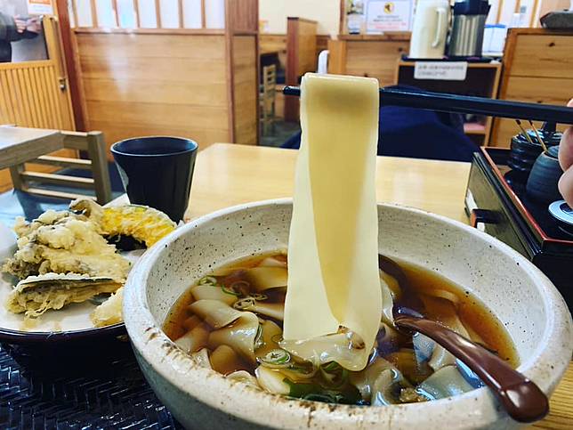 
<p>群馬知名的鄉土料理皮帶寬烏龍麵，到草津溫泉自然也不容錯過。（圖片提供：<a href=