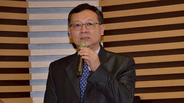 名醫鄭文芳涉性侵3女未遂，潛逃遭通緝。取自洪鈞培文教基金會網站