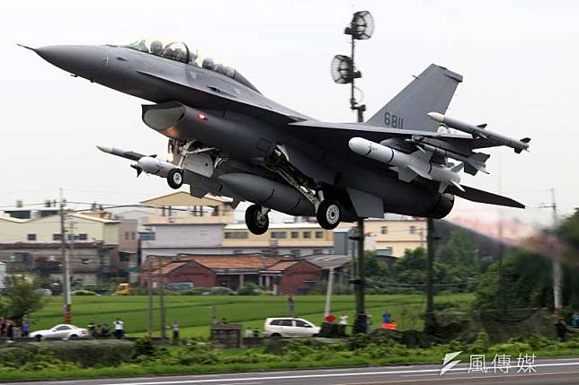 空軍向美方採購66架F-16V戰機，價值達80億美元，全案現正由美國國會進行審查，美國總統川普18日親口證實自己已批准此軍售案。圖為F-16V戰機。（資料照，蘇仲泓攝）