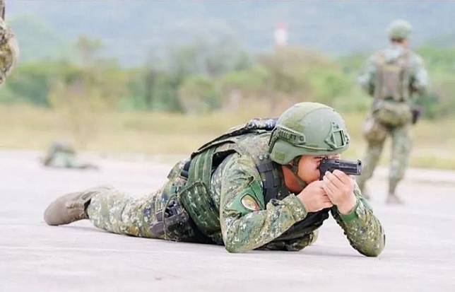 陸軍六軍團證實該照片為269旅戰鬥訓練課程照。 圖：翻攝自 軍迷社