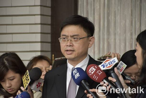  婦聯會主委雷倩昨以個人去留爭取一周寬限，綠委上午受訪時表示，若雷倩最終溝通無效，要求內政部、黨產會硬起來。   圖：趙婉淳/攝 