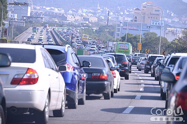 228連假國道又將出現車潮，預估首日南向車流將是平日的1.4倍(圖/卡優新聞網)