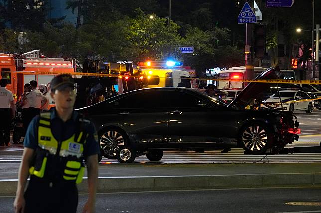 首爾發生汽車暴衝撞行人的重大交通事故，造成9死4傷。（圖／美聯社）