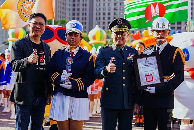 接任陸軍司令後首度主持全國高中儀隊北區初賽呂坤修:盼全民深化 接任陸軍司令後首度主持全國高中儀隊北區初賽呂坤修:盼全民深化