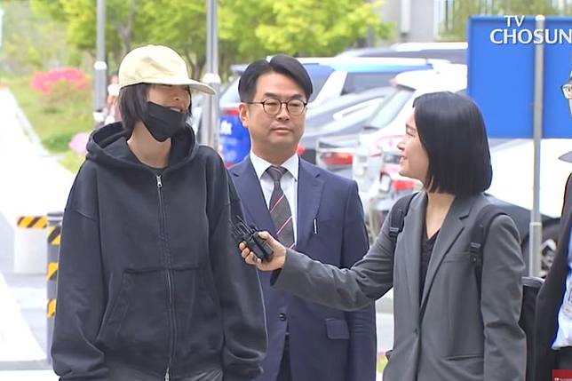 Nana今以證人身分出庭，進法院前透露為了平復情緒，特別吃了清心丸。翻攝YT@tvchosunnews