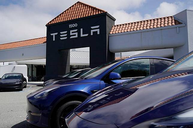 This photo taken on April 15, 2024, shows a view outside a Tesla store in San Mateo, California, the United States. (Photo by Li Jianguo/Xinhua)