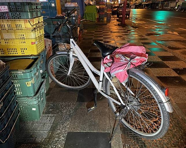 花蓮市銀樓搶案犯嫌逃逸時騎乘的腳踏車。（花蓮警分局提供）