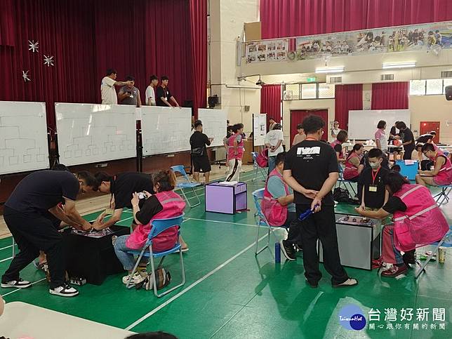 100多名選手不分老少競技，既激烈又有趣。（簡千翔服務處提供）