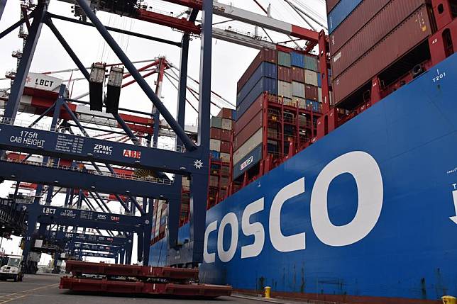 A container ship of China's COSCO Shipping docks at a container terminal of the Port of Long Beach in California, the United States, Aug. 20, 2021. (Xinhua/Gao Shan)