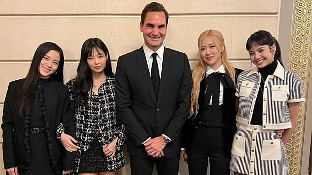 ▲費德勒與BLACKPINK合照。（圖／翻攝自rogerfederer IG）