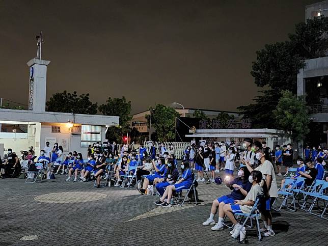 新豐高中在中秋節前夕辦賞月觀星活動。（記者黃文記攝）
