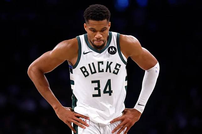 密爾瓦基公鹿繼續沉淪，而關於「字母哥」Giannis Antetokounmpo的交易傳聞則會越炒越熱。在今（1）日的NBA例行賽，公鹿客場迎戰曼菲斯灰熊，上半場結束就落後超過20分，最終以99：122輸球