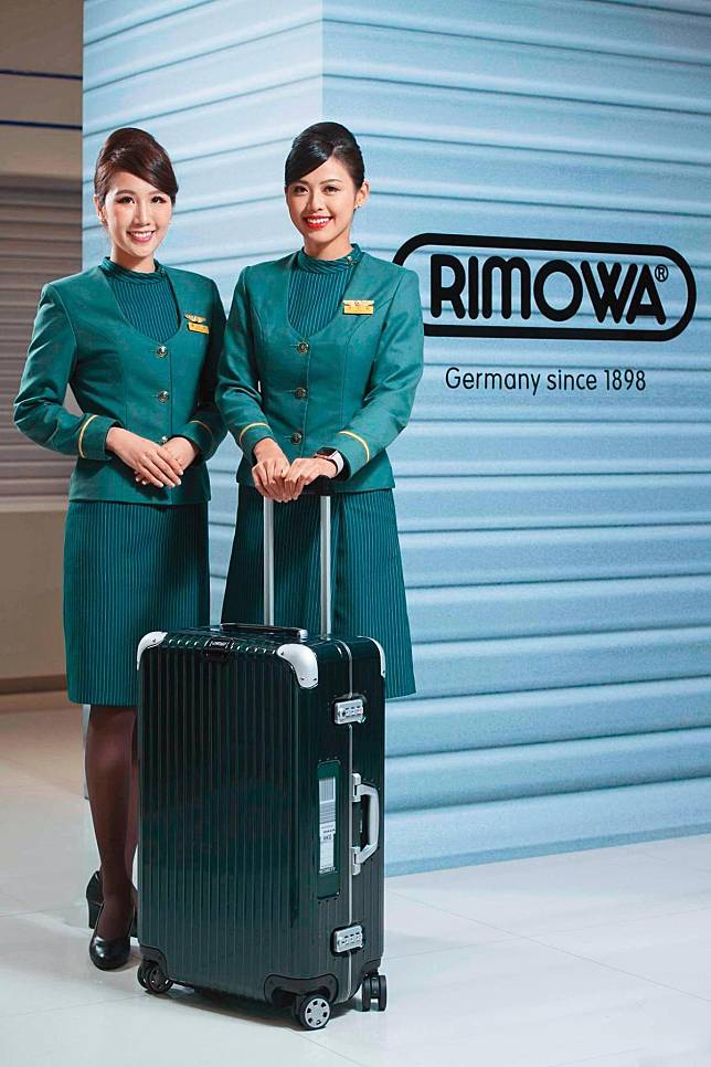 RIMOWA推出智慧行李箱，找上元太和振曜共同打造電子行李標籤，將行李貼條資訊電子化，搶攻金字塔頂端客群。