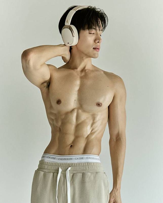 ยอมใจหุ่นพระเอกดัง