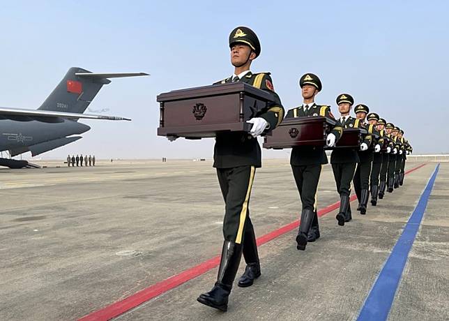 中韓多次進行在韓中國人民志願軍烈士遺骸交接。（中新社圖片）