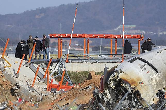 濟洲航空1架由曼谷飛往南韓務安機場的客機在降落時墜毀。（美聯社）