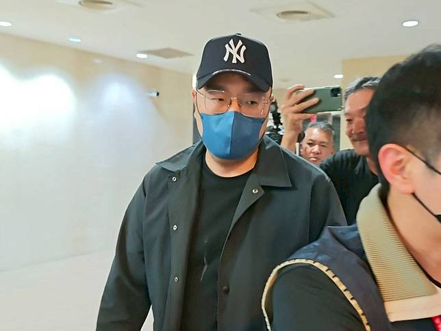 律師張嘉仁，10萬元交保並限制出境出海。呂志明攝