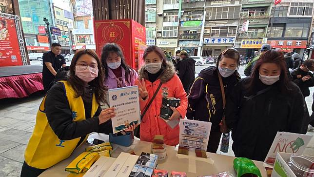 新竹地方法院廉帶好運歡喜趣，透過小遊戲讓民眾認識國民法官，提升民眾對法院信賴。（記者彭新茹攝)