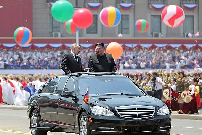 普丁6月造訪北韓與金正恩同框。這兩個國家的軍事關係現在愈發鞏固。（美聯社）