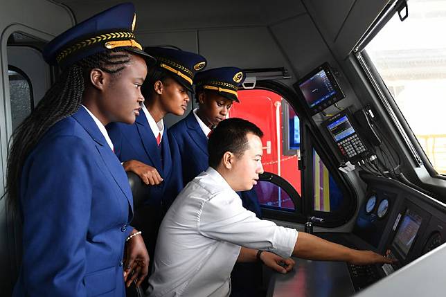 Train drivers Concilia, Wendy, Caroline (from L to R) follow the operating procedures with their Chinese instructor Zhang Cheng during training in Nairobi, Kenya, May 17, 2017, before the operation of Kenya's Mombasa-Nairobi standard gauge railway (SGR). (Xinhua/Sun Ruibo)