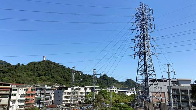 圖為台電高壓電塔。廖瑞祥攝