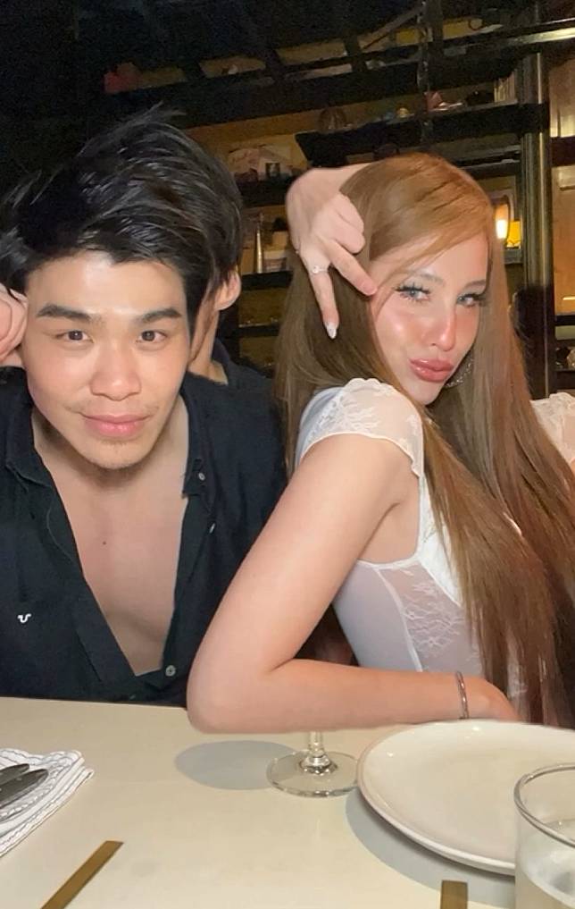 ส่องหนุ่มข้างกาย