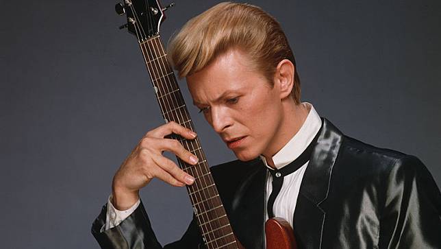 David Bowie ได้รับการขนานนามให้เป็นนักร้องที่ยิ่งใหญ่ที่สุดในศตวรรษที่ 20 โดยประชาชนชาวอังกฤษ