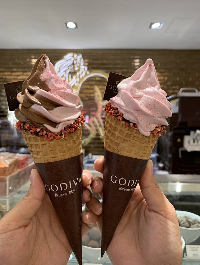 GODIVA草莓季！GODIVA草莓巧克力霜淇淋限量開賣，再推草莓奶昔情人節必喝！