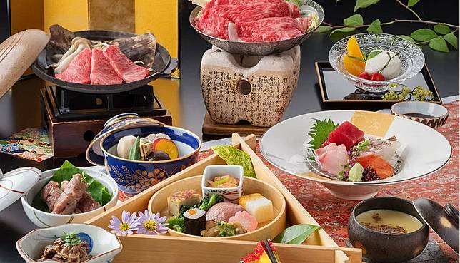 日本岐阜縣飛驒廣場飯店，有74名顧客食物中毒。飯店和食料理示意圖。(圖擷自飛驒廣場飯店官網)