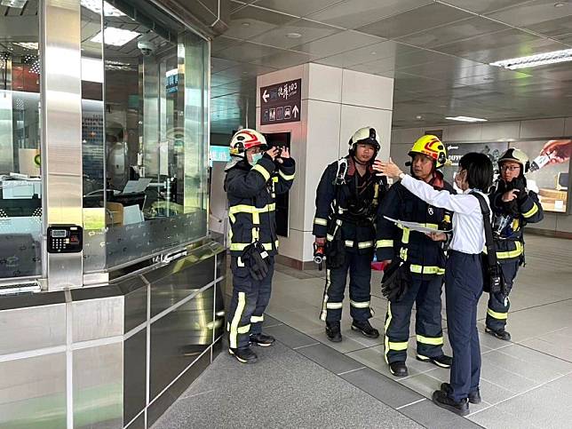 台中捷運公司在綠線各車站及北屯機廠舉辦自衛消防編組演練。（記者徐義雄攝）