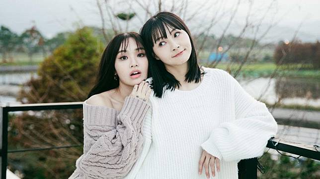 陳芳語（左）找閨密一起演出MV，紀念自己過往的女女愛情故事。（圖／華風數位提供）