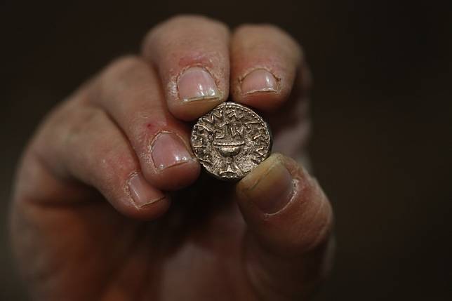 Israel discovers 2,000-year-old shekel in Jerusalem | XINHUA | LINE TODAY