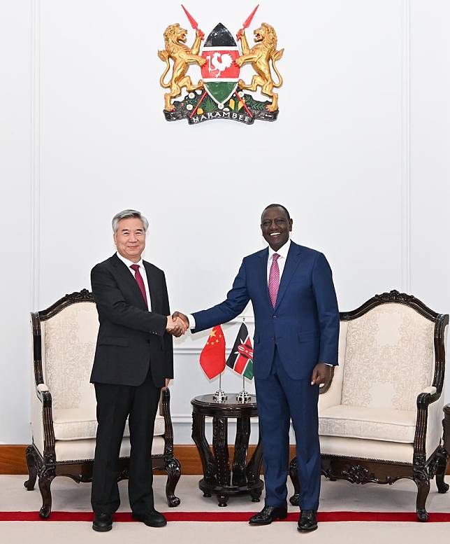 Li Xi, a member of the Standing Committee of the Political Bureau of the Communist Party of China (CPC) Central Committee and secretary of the CPC Central Commission for Discipline Inspection, meets with Kenyan President and United Democratic Alliance Leader William Ruto in Nairobi, Kenya, Nov. 4, 2024. (Xinhua/Li Xiang)