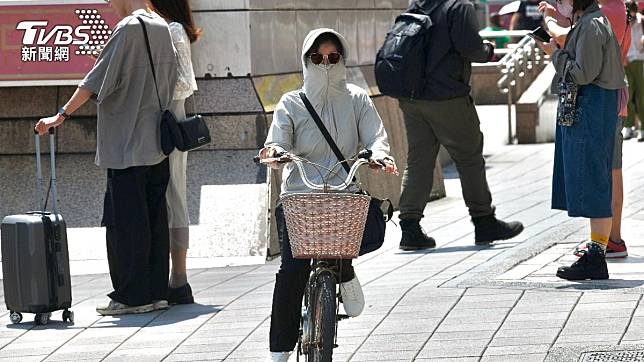 全台連日大熱天。（圖／胡瑞麒攝）