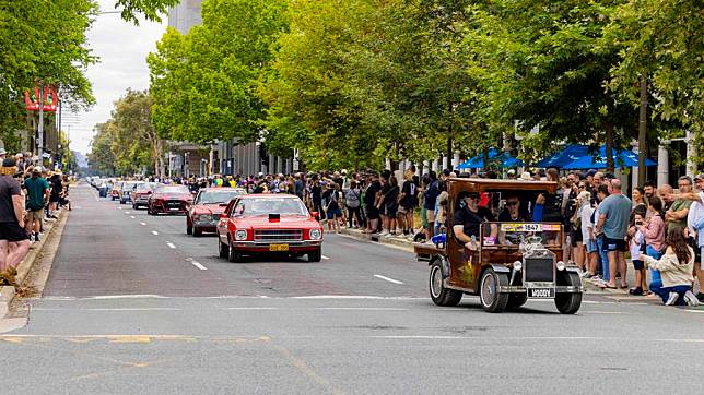 Participants' cars attend the city cruise during the Summernats car festival in Canberra, Australia, Jan. 2, 2025. (Chu Chen/Xinhua)