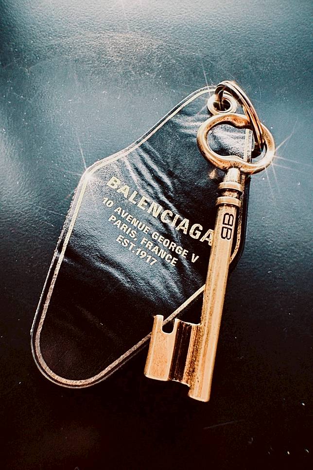 小物 balenciaga invitation spring 24 balenciaga invitation spring 24