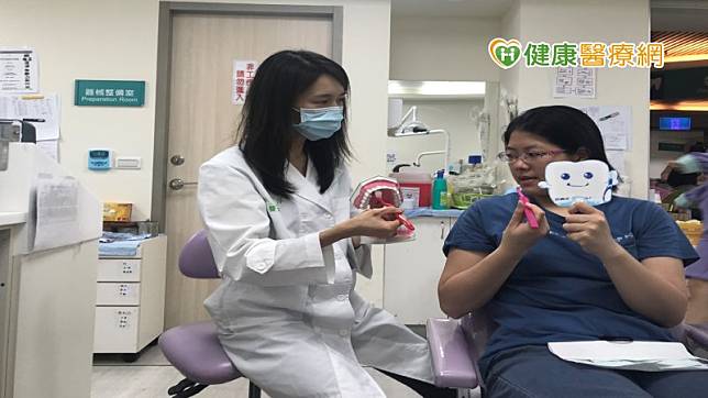 林意萍醫師提醒，預防及控制牙周病，正確的口腔清潔(正確刷牙、定期洗牙)和按時回診控制，才是最理想的方法！