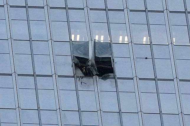 北京市最高建築物「中信大廈」外可以看到受損痕跡。圖片來源：LINETODAY 達志影像／ AP