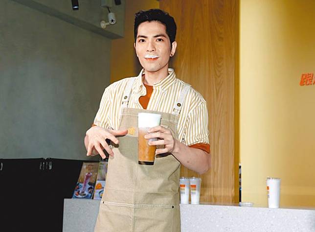老蕭首度跨界創立茶飲新品牌。（粘耿豪攝）