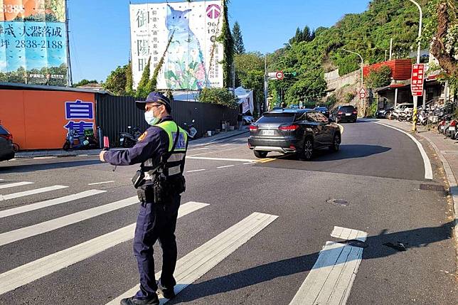 警方在五一連假期間將針對陽明山做車流彈性管制，確保山上車流順暢。（台北市警局提供）