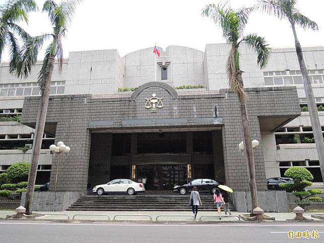 林男提領亡妻存款辦喪事被兒子告，屏東地院依偽造文書罪判刑確定。(記者李立法攝)